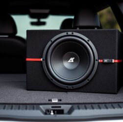 Guide complet sur le caisson de basse pour voiture : conseils et critères pour faire le meilleur choix